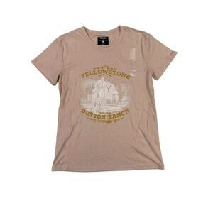 Wrangler - Yellowstone Dutton Ranch Tee in Pink
